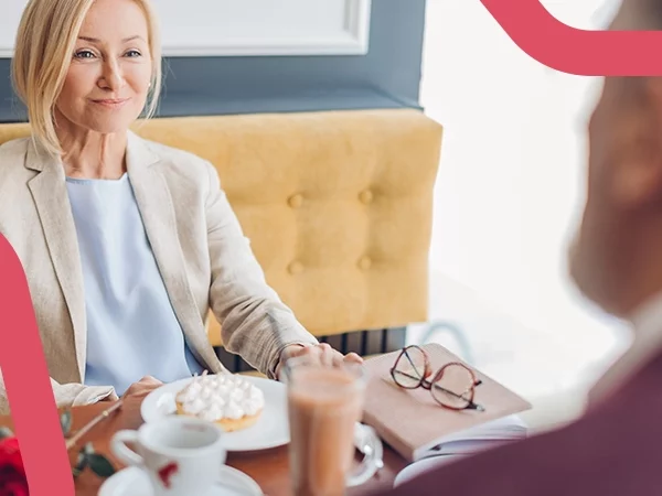 Gérer le premier rendez-vous depuis un site de rencontre seniors en France